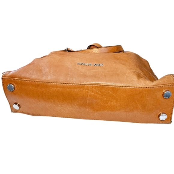 Michael Kors Devon Large Handbag Brown Patent Leather - Picture 6 of 16